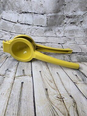Yellow Enamel Glazed Aluminum Lemon Lime Orange Squeezer Juicer 8.75"L